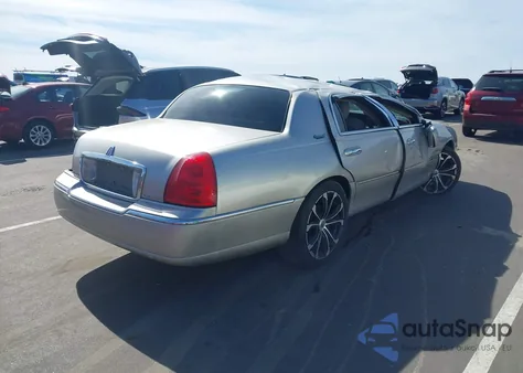 2010 Lincoln Town Car Signature Limited из США, поврежденный, VIN 2LNBL8CV9AX752977